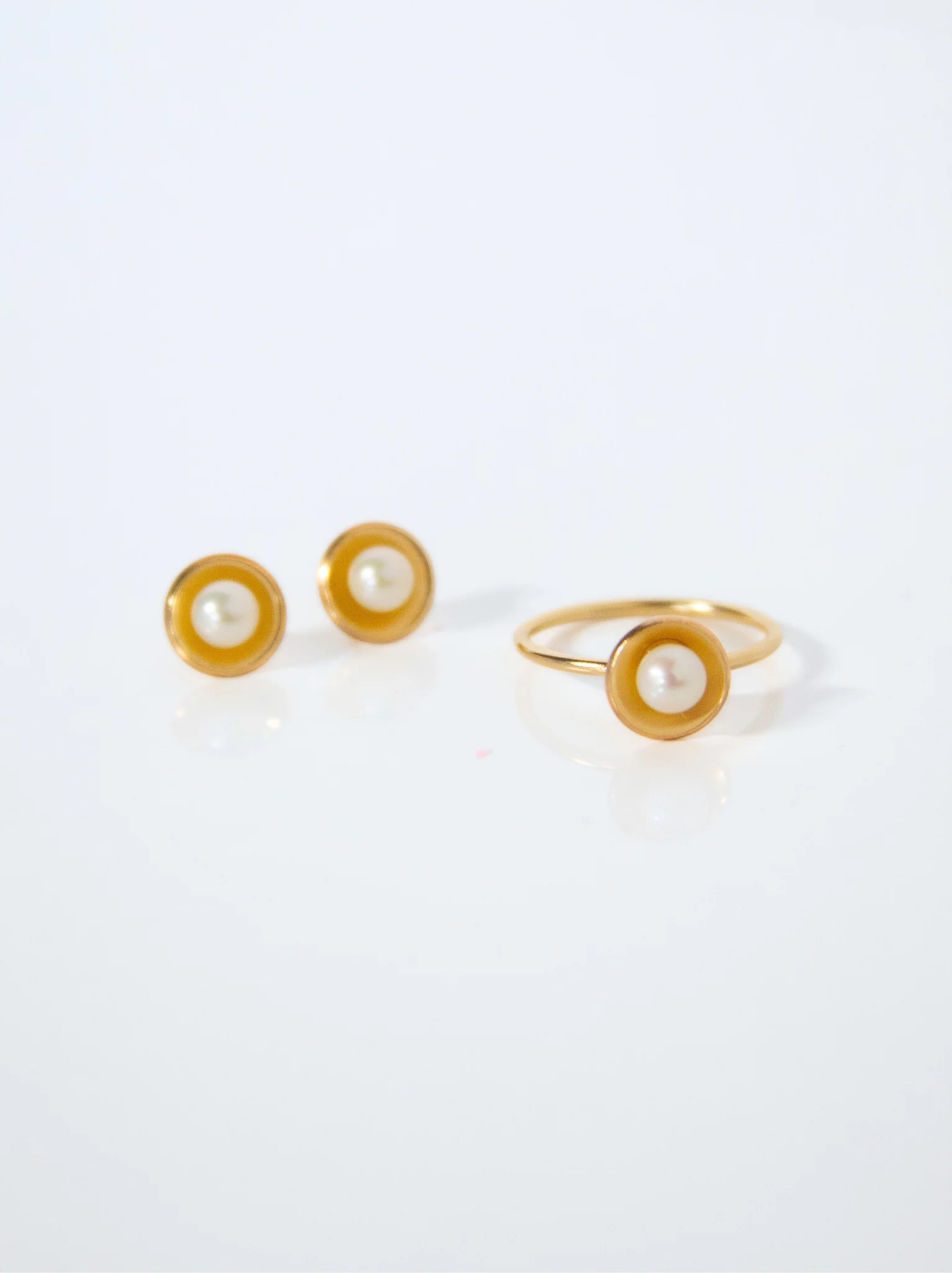 Emma Pearl Dish Studs - Image 4